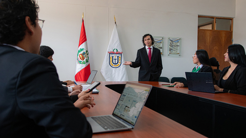 ESTUDIANTE Y DOCENTE UPT